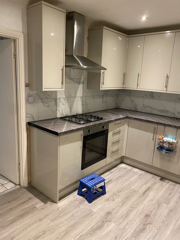 Room Kempton Road in Greater London