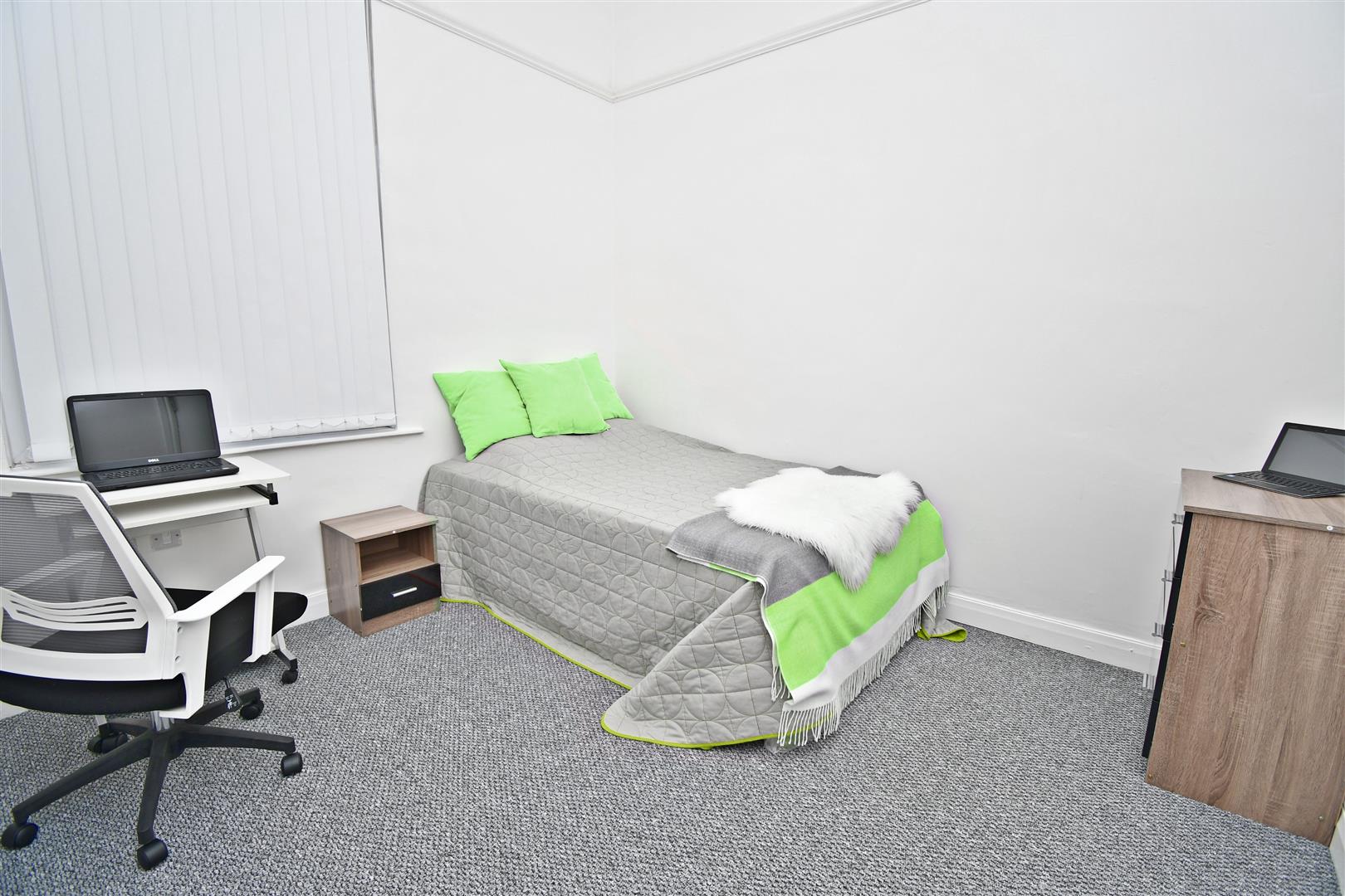 Room Christian Road in Preston