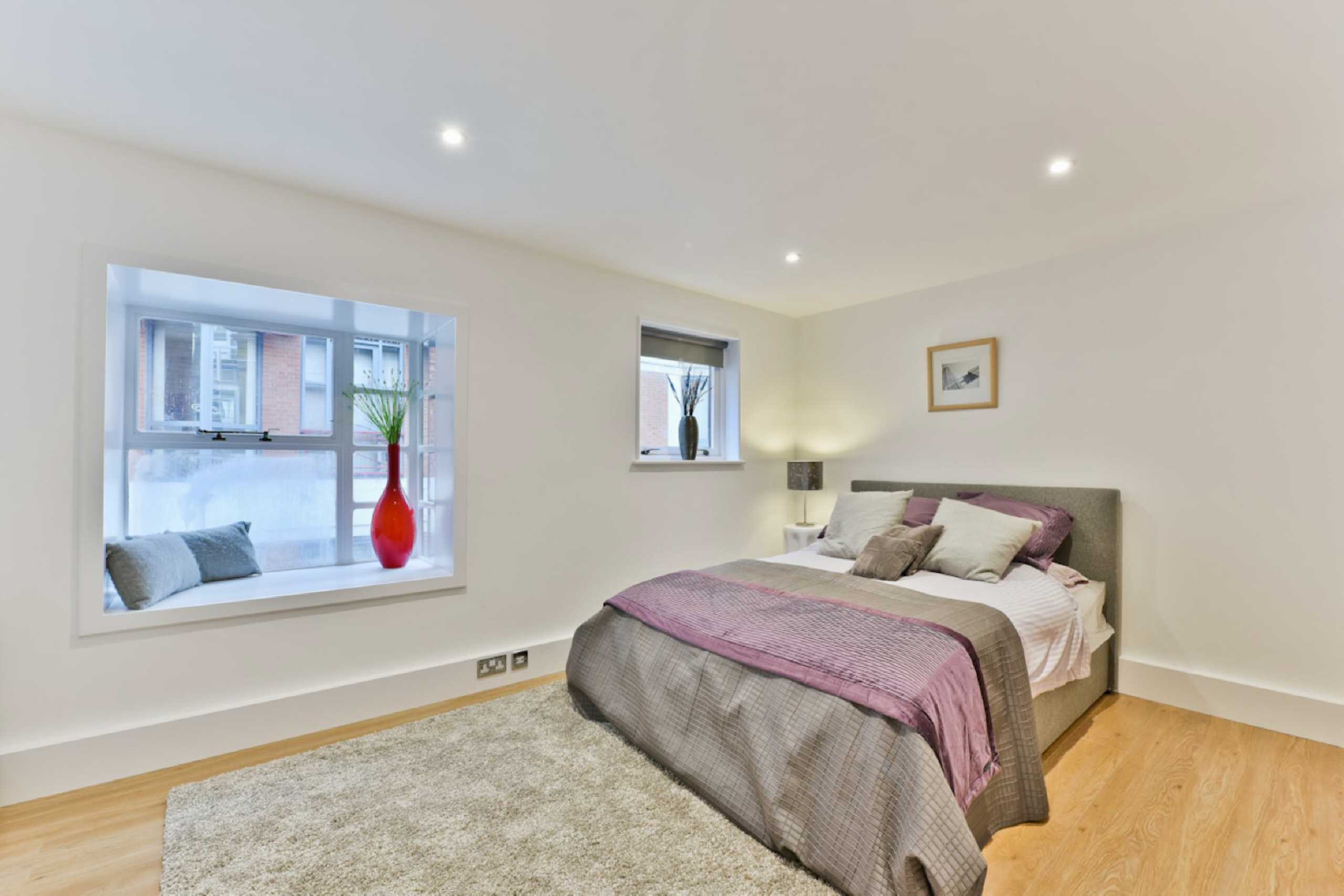 Flat Horselydown Lane in Greater London