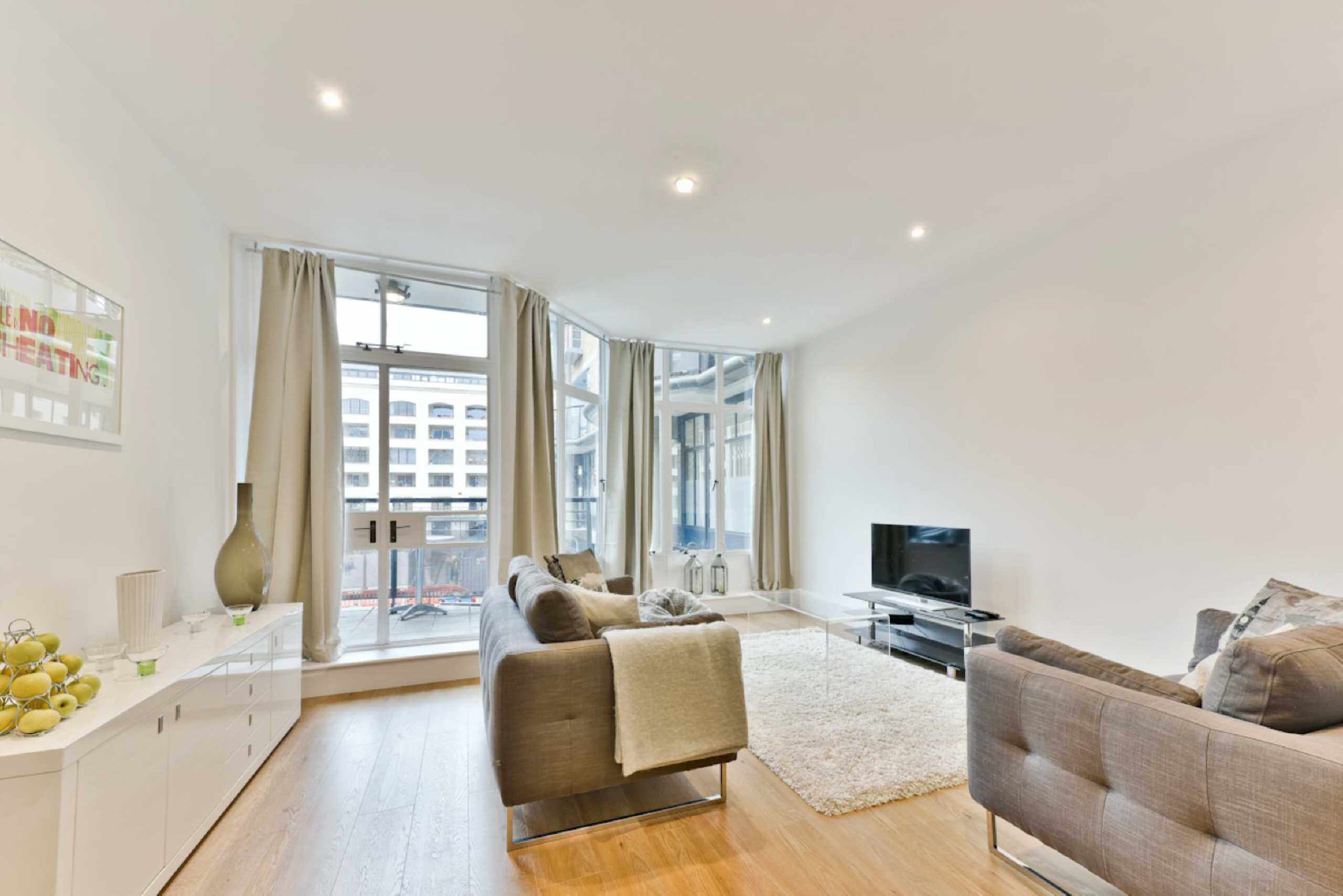 Flat Horselydown Lane in Greater London