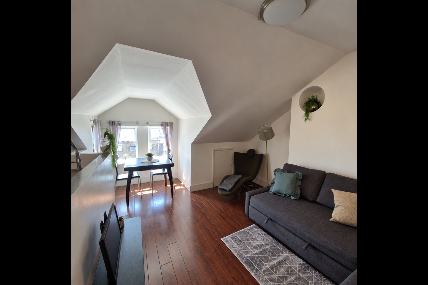 Flat Upper Clapton Road in Greater London