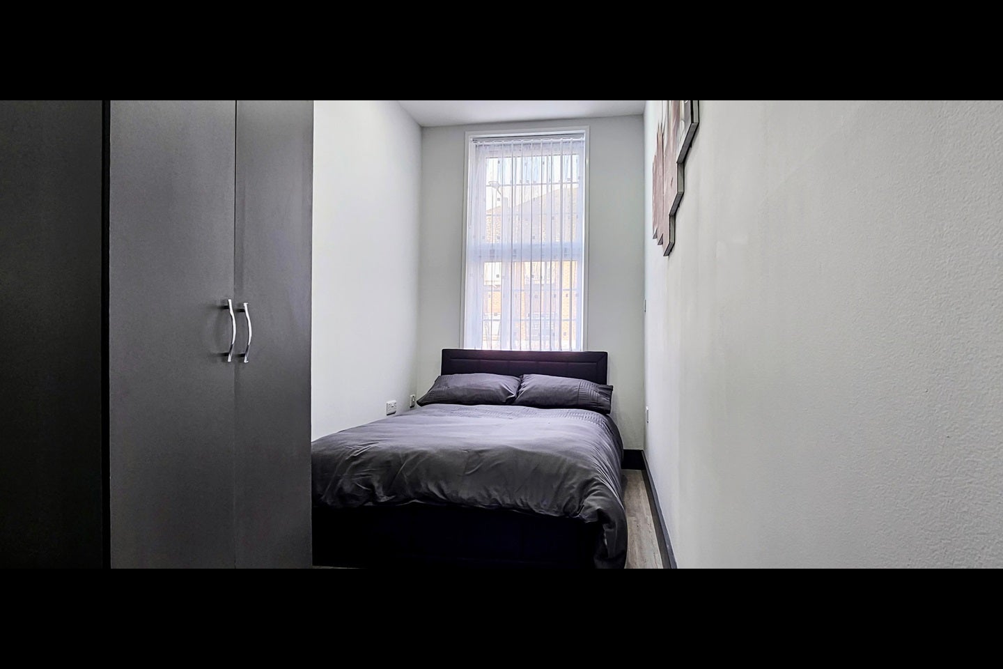 Flat Ealing Road in Greater London