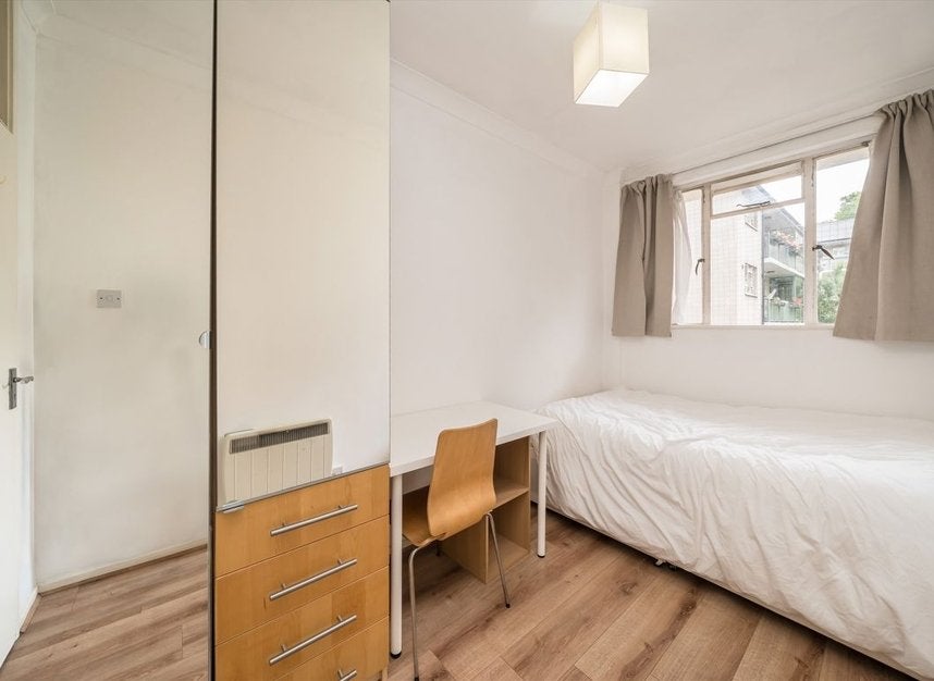 Flat Wakefield Mews in Greater London