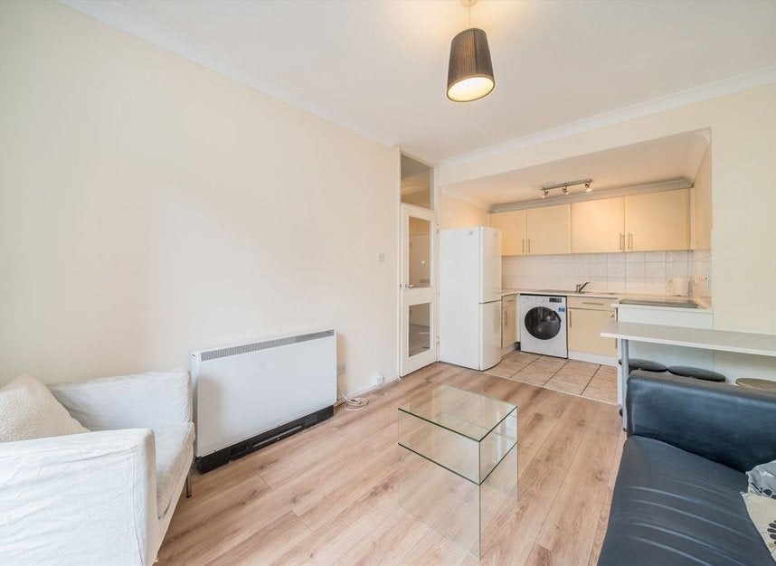 Flat Wakefield Mews in Greater London