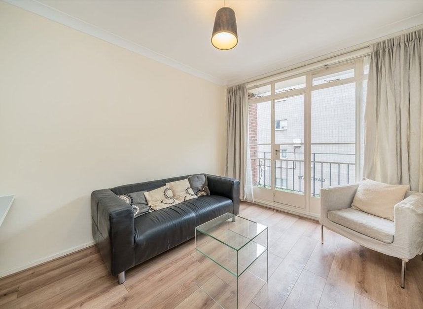 Flat Wakefield Mews in Greater London