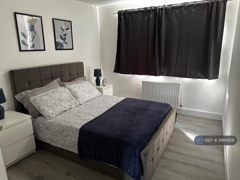Flat Selhurst Road in Greater London