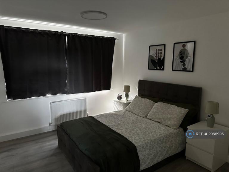 Flat Selhurst Road in Greater London