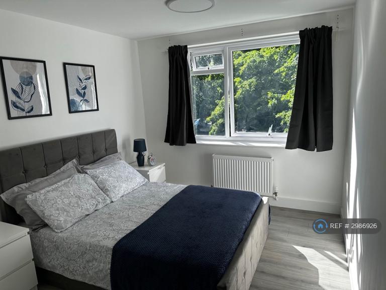 Flat Selhurst Road in Greater London