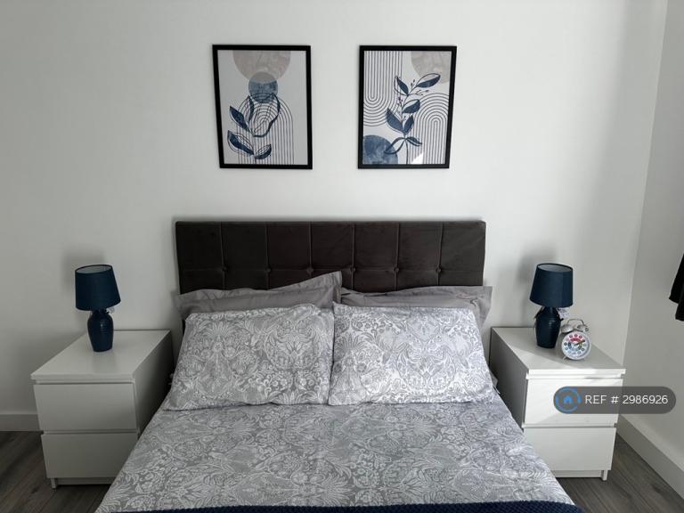 Flat Selhurst Road in Greater London