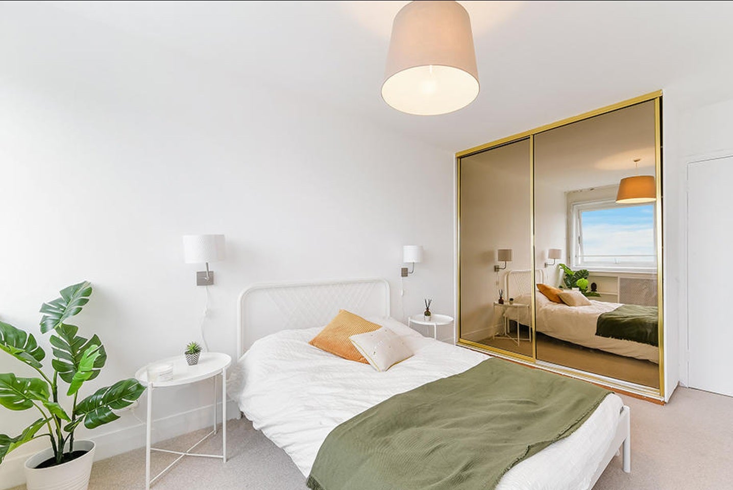 Flat Austin Road in Greater London