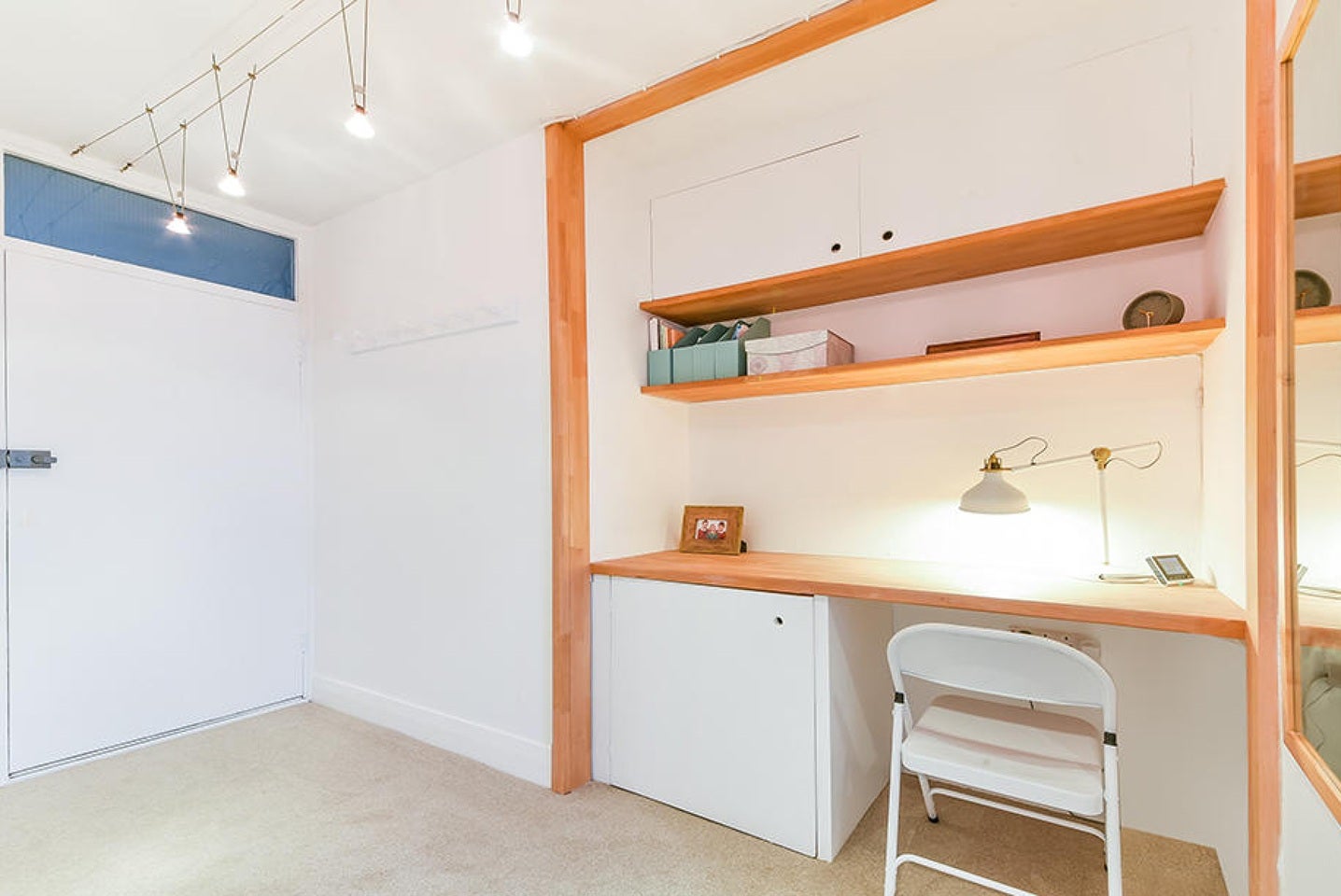 Flat Austin Road in Greater London