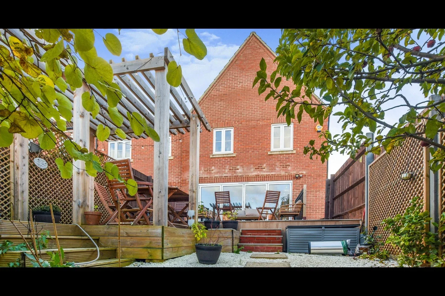 House Siskin Drive in Dacorum