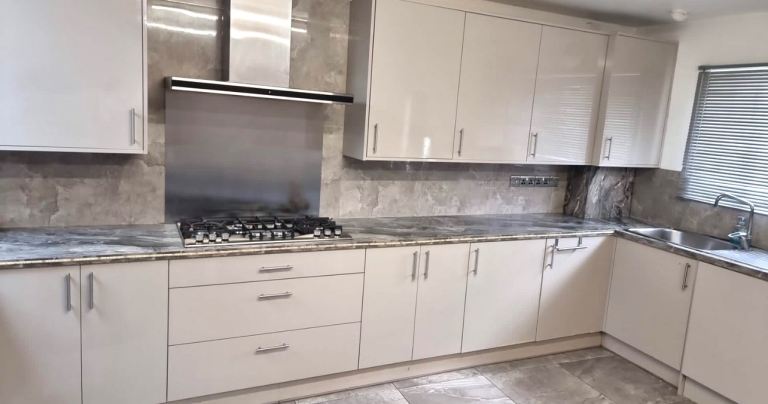Room Elstree Gardens in Greater London