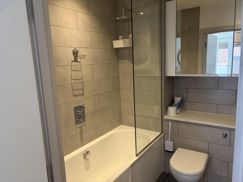 Room Andre Street in Greater London