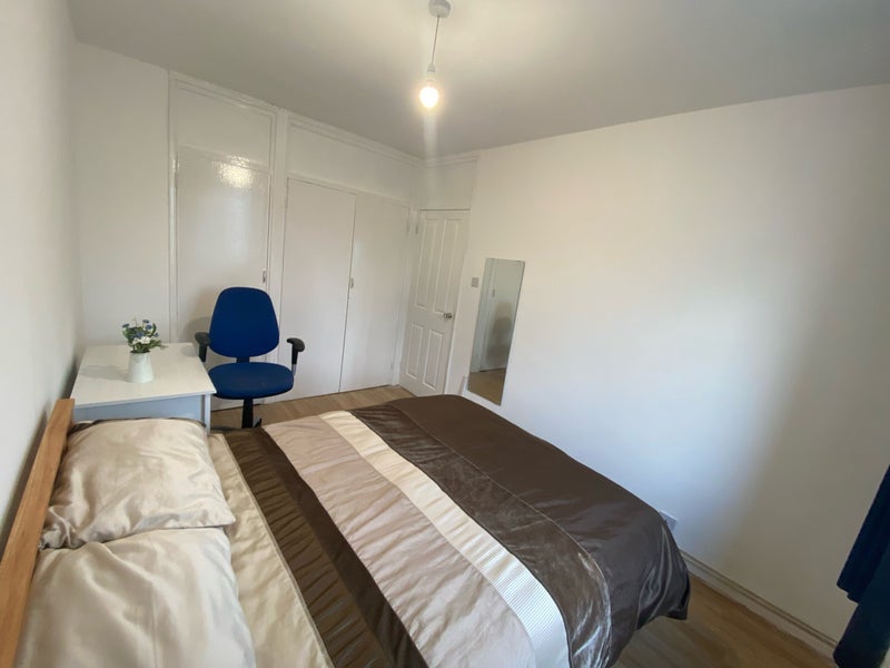 Room East India Dock Road in Greater London