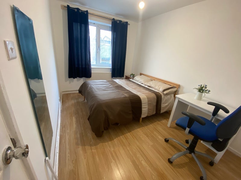 Room East India Dock Road in Greater London