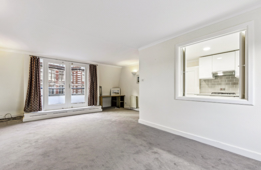 Flat Blythe Road in Greater London