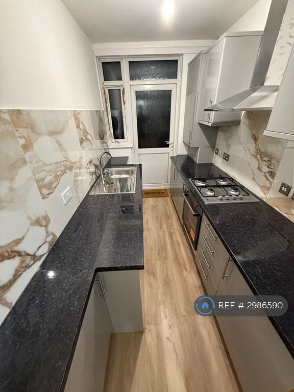 Room Pennine Drive in Greater London