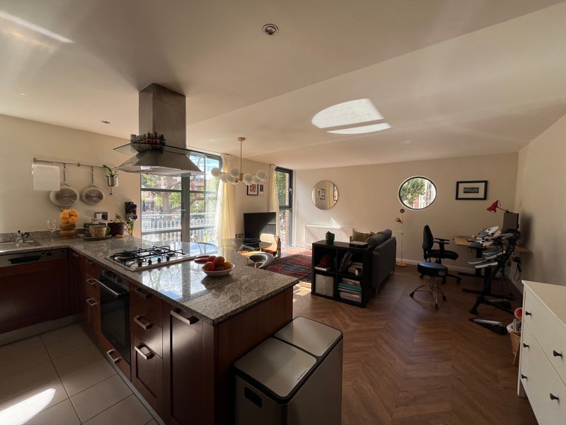 Flat Fanshaw Street in Greater London