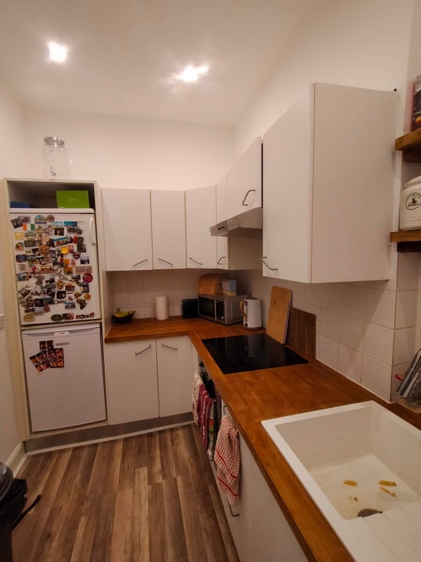 Room Whitehill Street in Glasgow
