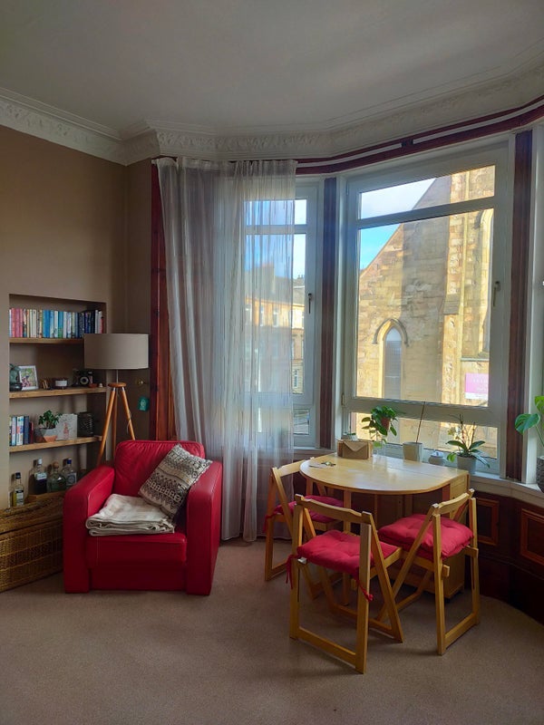 Room Whitehill Street in Glasgow