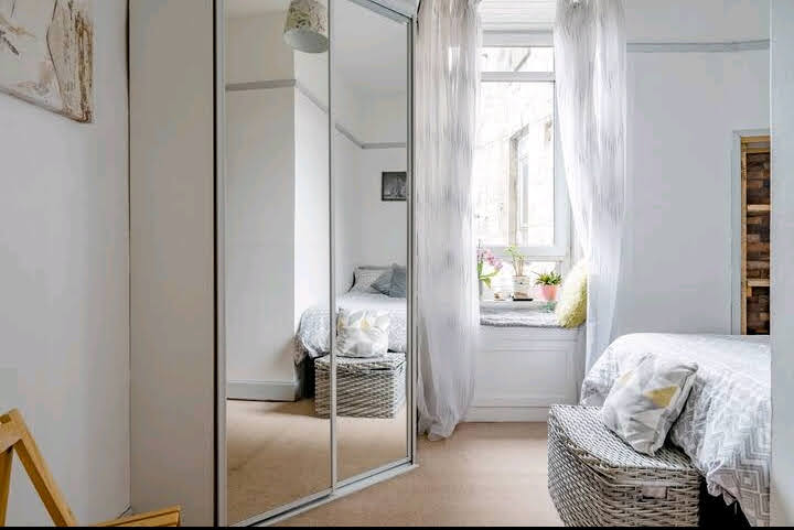 Room Whitehill Street in Glasgow