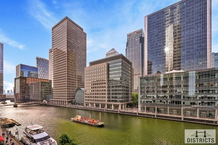 Flat South Quay Walk in Greater London
