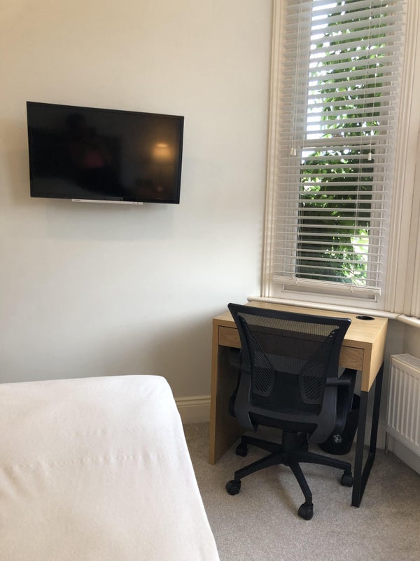 Room Bollo Bridge Road in Greater London