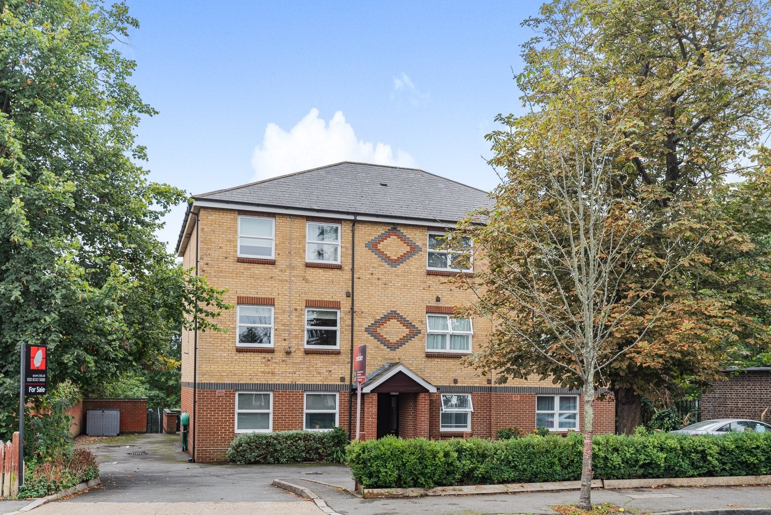 Flat Benson Road in Greater London