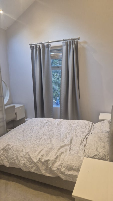 Room Deerpark Road in Manchester