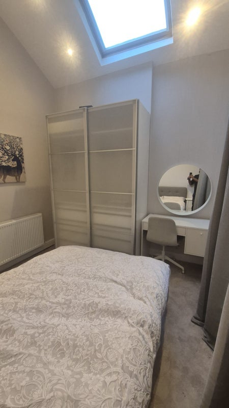 Room Deerpark Road in Manchester