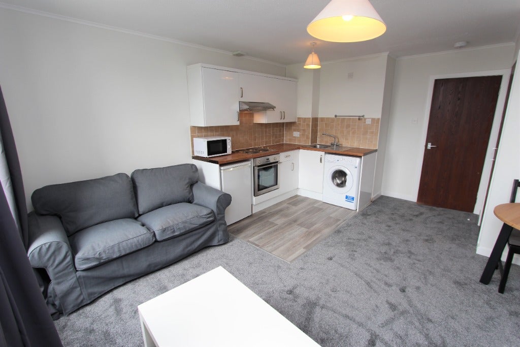 Flat Murieston Road in City of Edinburgh