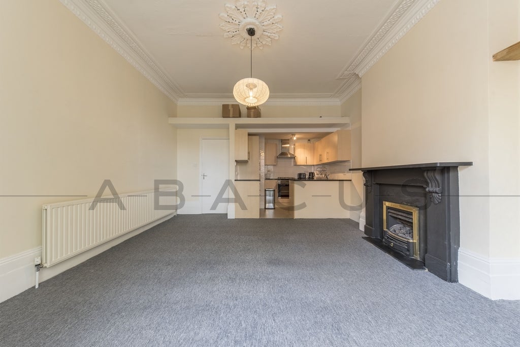 Flat Rosslyn Hill in Greater London
