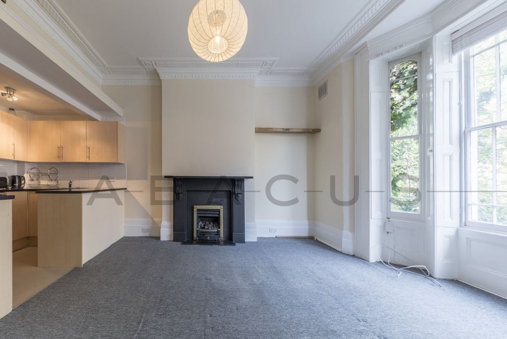 Flat Rosslyn Hill in Greater London