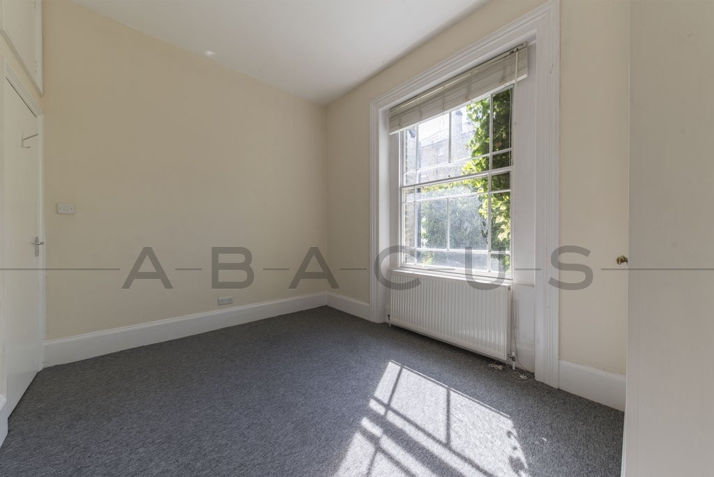 Flat Rosslyn Hill in Greater London