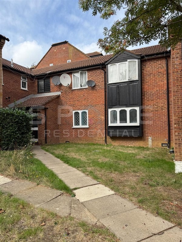 Flat Burrell Close in Greater London