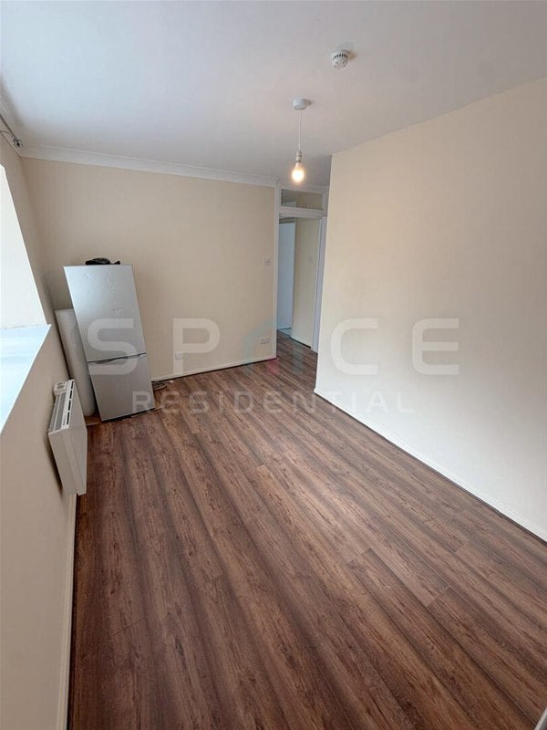 Flat Burrell Close in Greater London