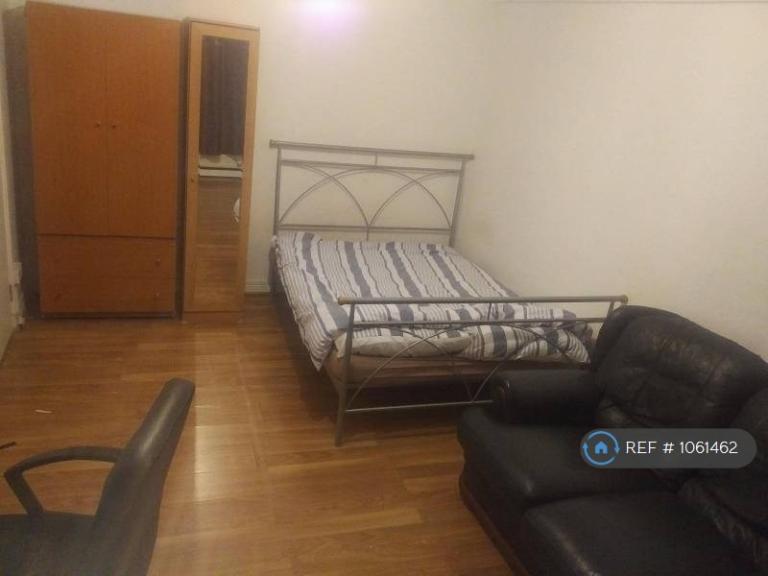 Room Harrison Street in Greater London
