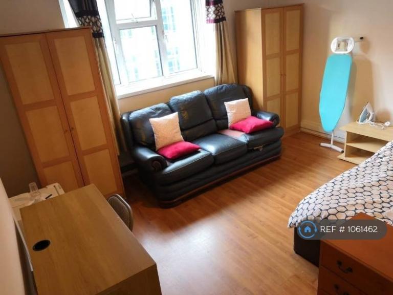 Room Harrison Street in Greater London