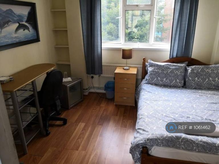 Room Harrison Street in Greater London