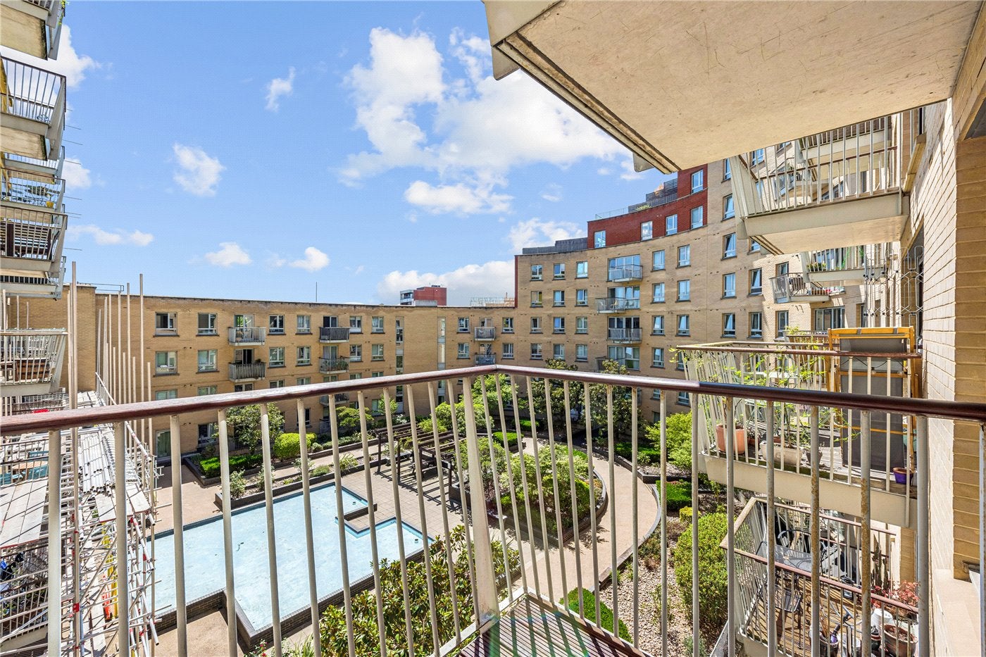 Flat Eden Grove in Greater London