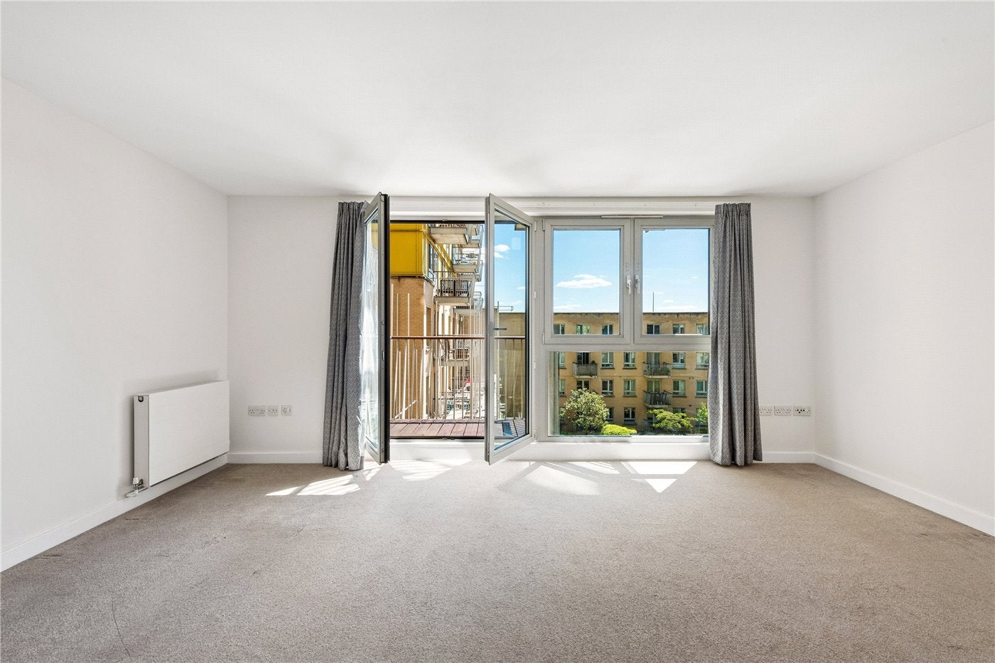 Flat Eden Grove in Greater London