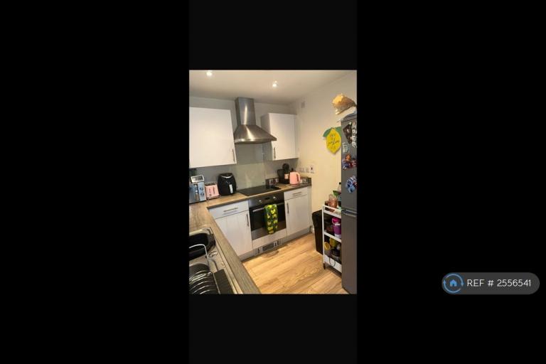 Flat Arisdale Avenue in South Ockendon