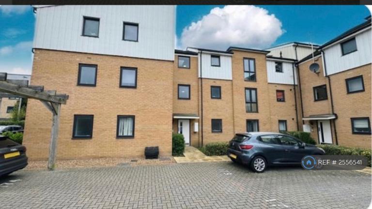 Flat Arisdale Avenue in South Ockendon