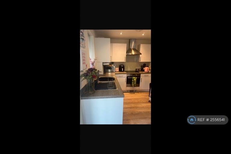 Flat Arisdale Avenue in South Ockendon