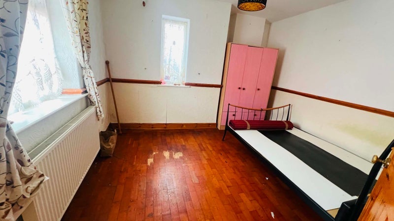 Room Garswood Road in Manchester