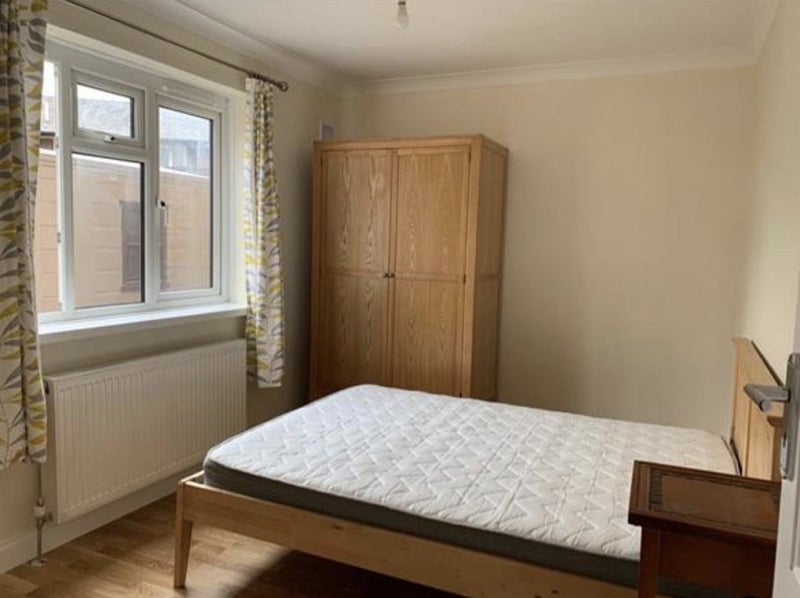 Room Mercers Close in Greater London