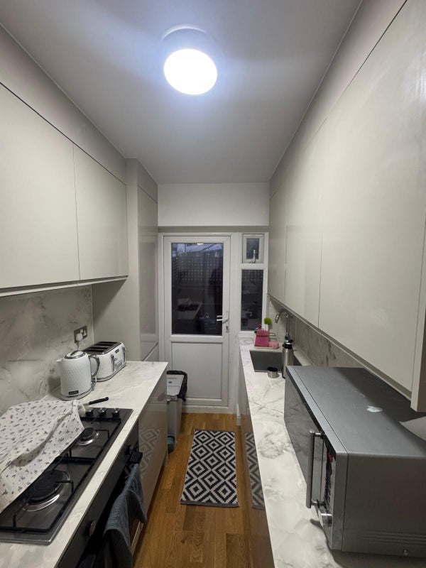 Room Mercers Close in Greater London