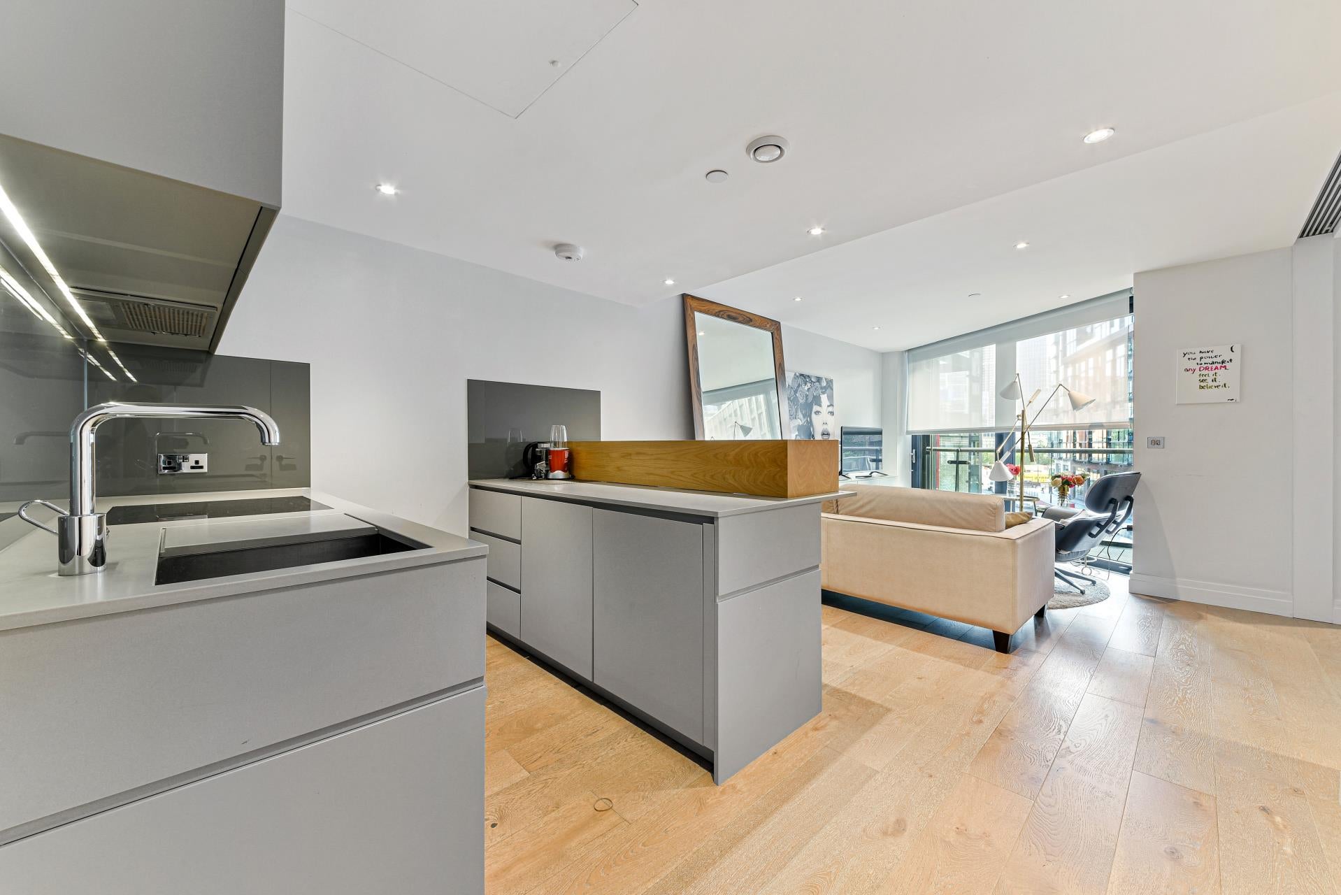 Flat New Mill Road in Greater London