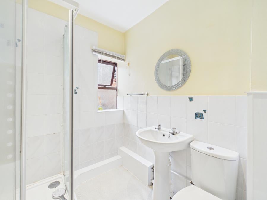Flat Maryfield Walk in Stoke-on-Trent